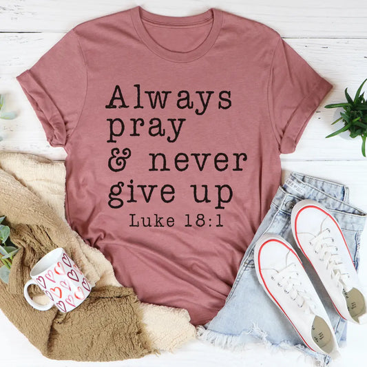 Always Pray & Never Give Up T-shirt – Inspirerend & Comfortabel MerchMallow