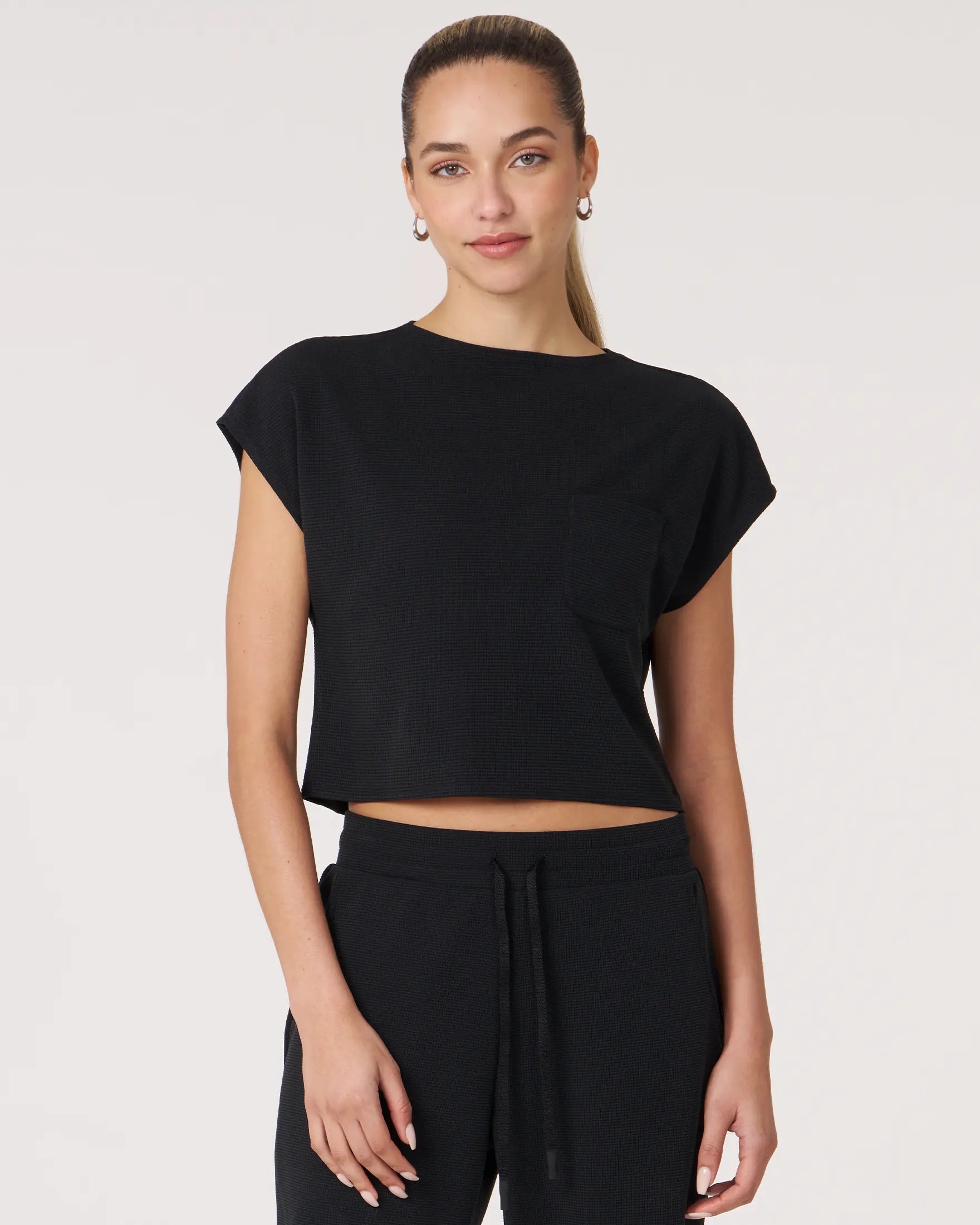 Retreat Pocket Waffle Tee – Cropped & Lichtgewicht Rebody