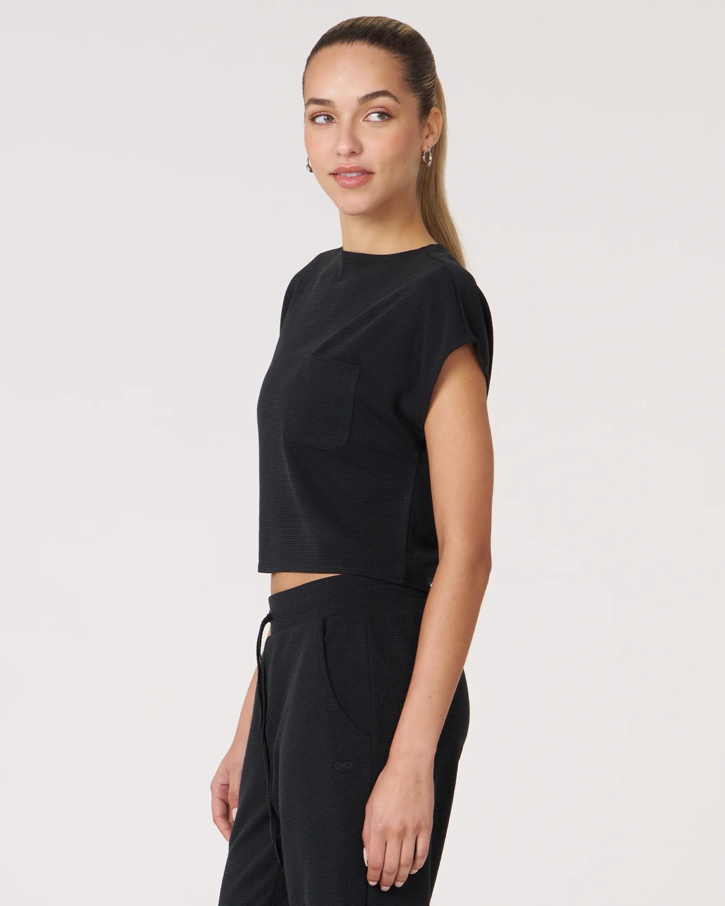 Retreat Pocket Waffle Tee – Cropped & Lichtgewicht Rebody